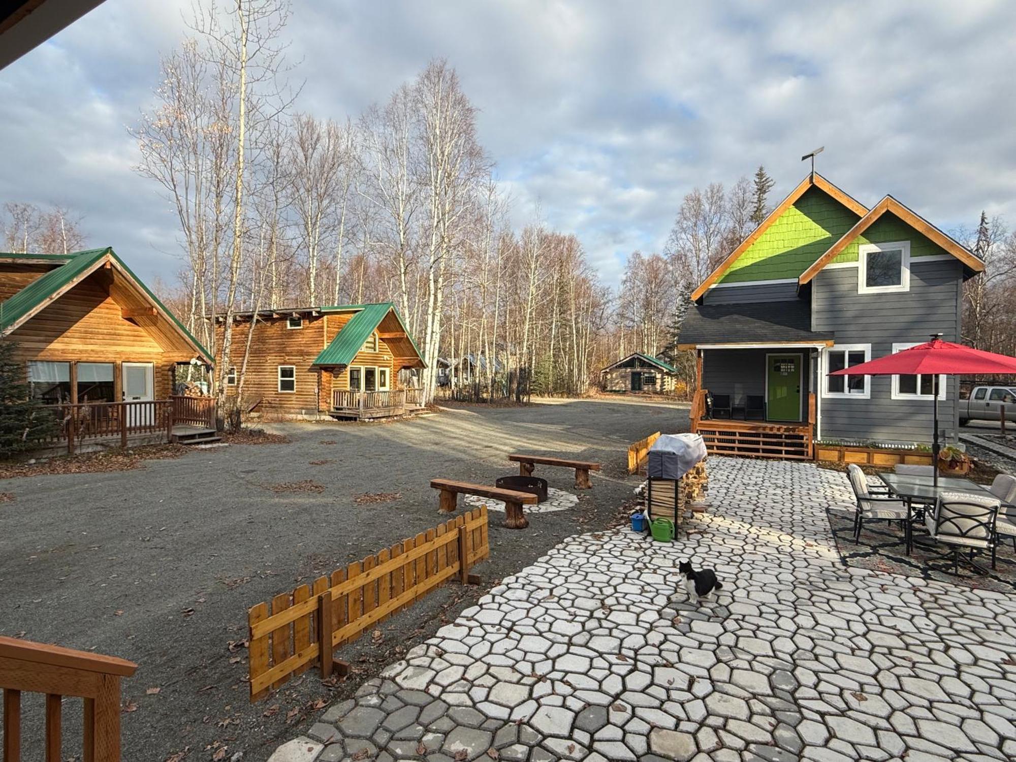 Log With Hot Tub Unit 1 *