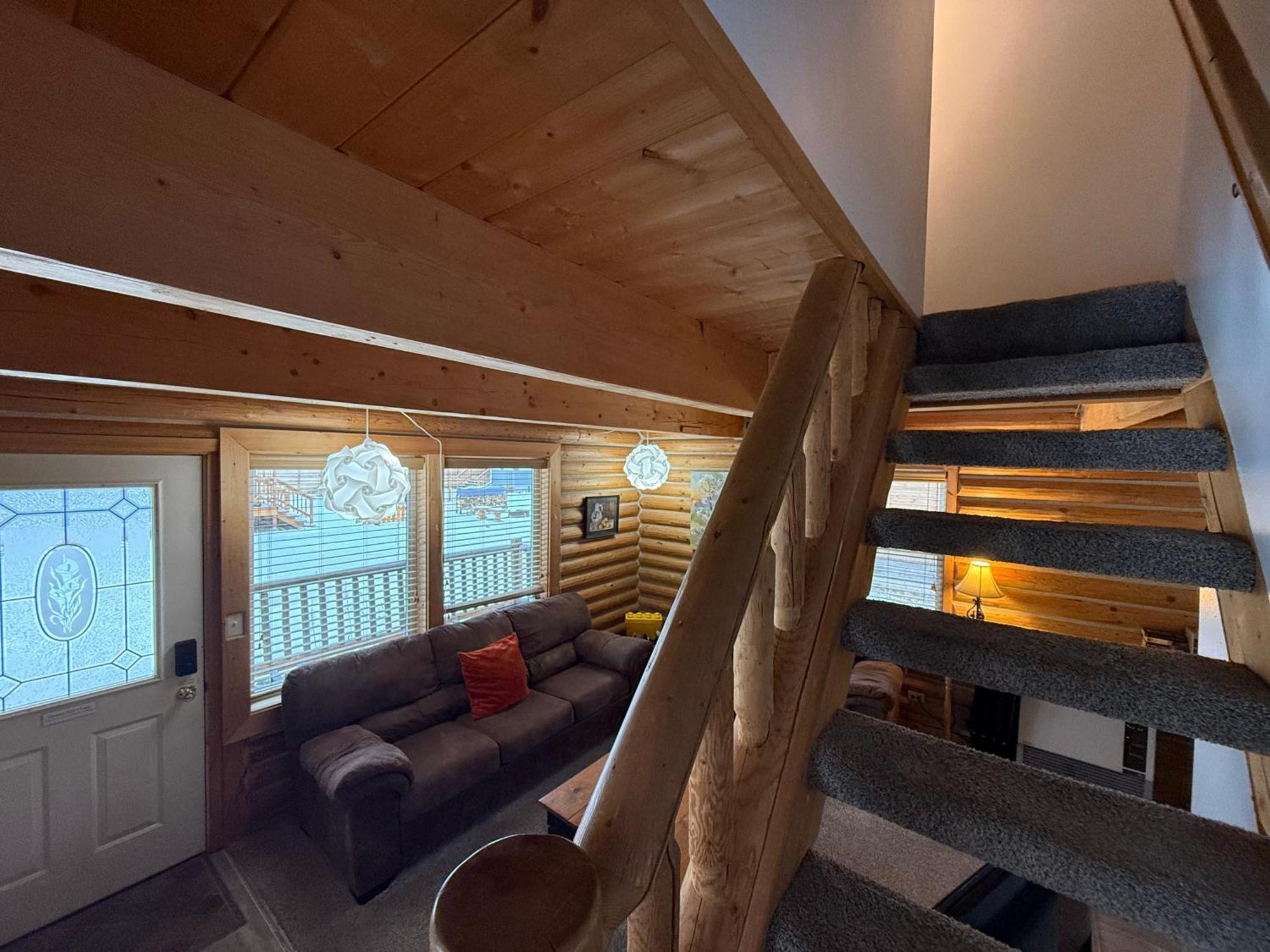 Log With Hot Tub Unit 1 *