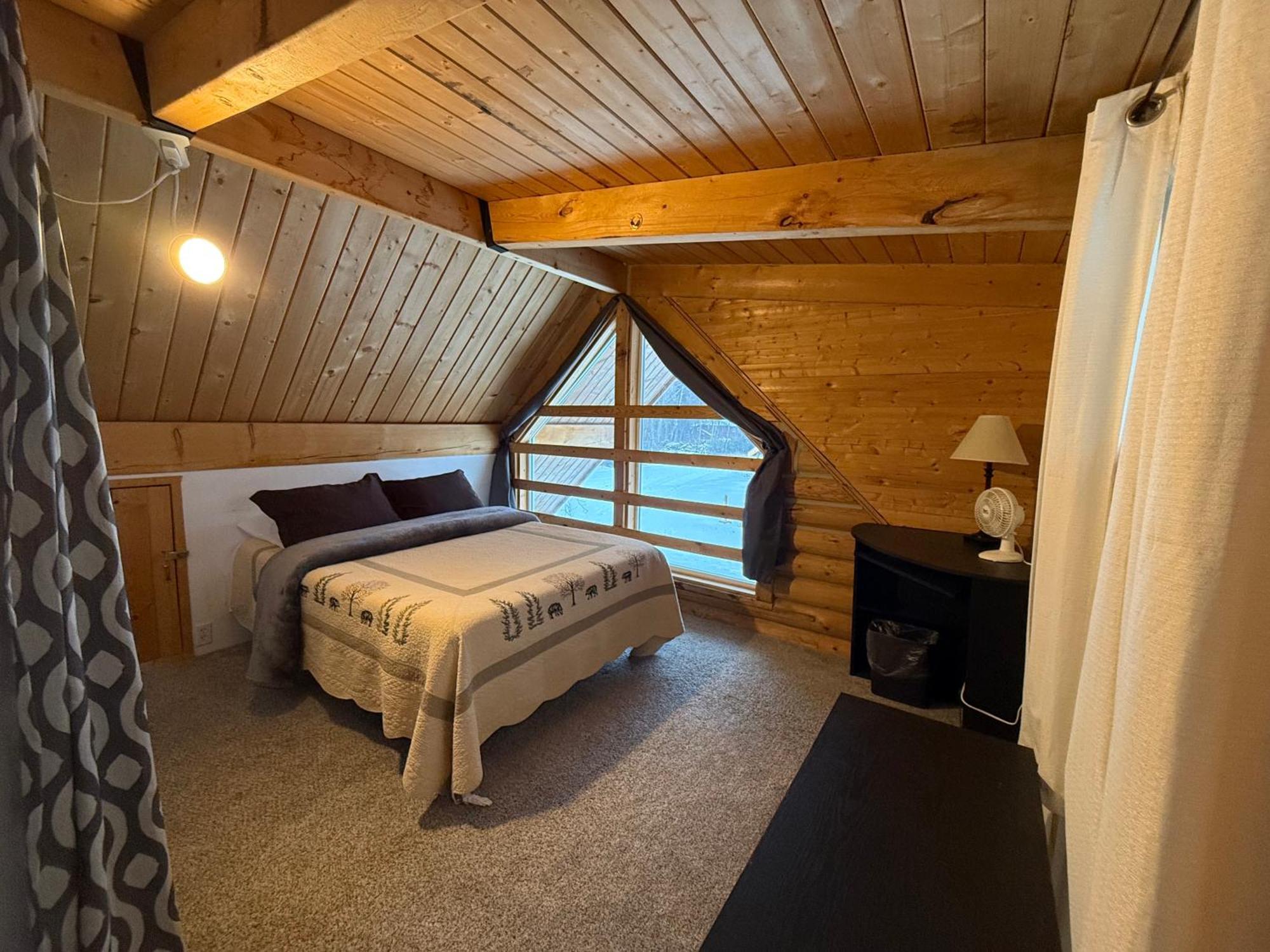 Log With Hot Tub Unit 1 * Talkeetna
